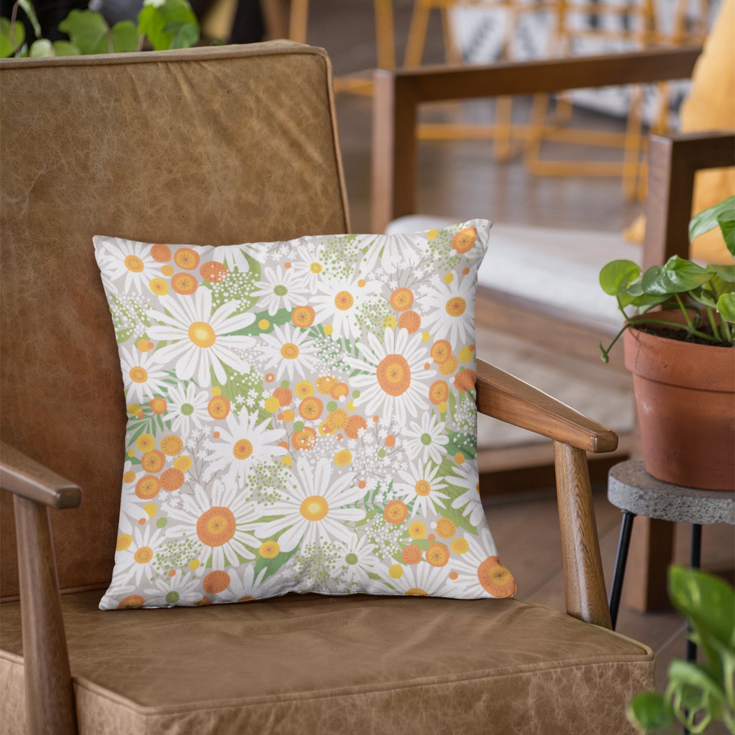 Trendy Daisy Decorative Cushion