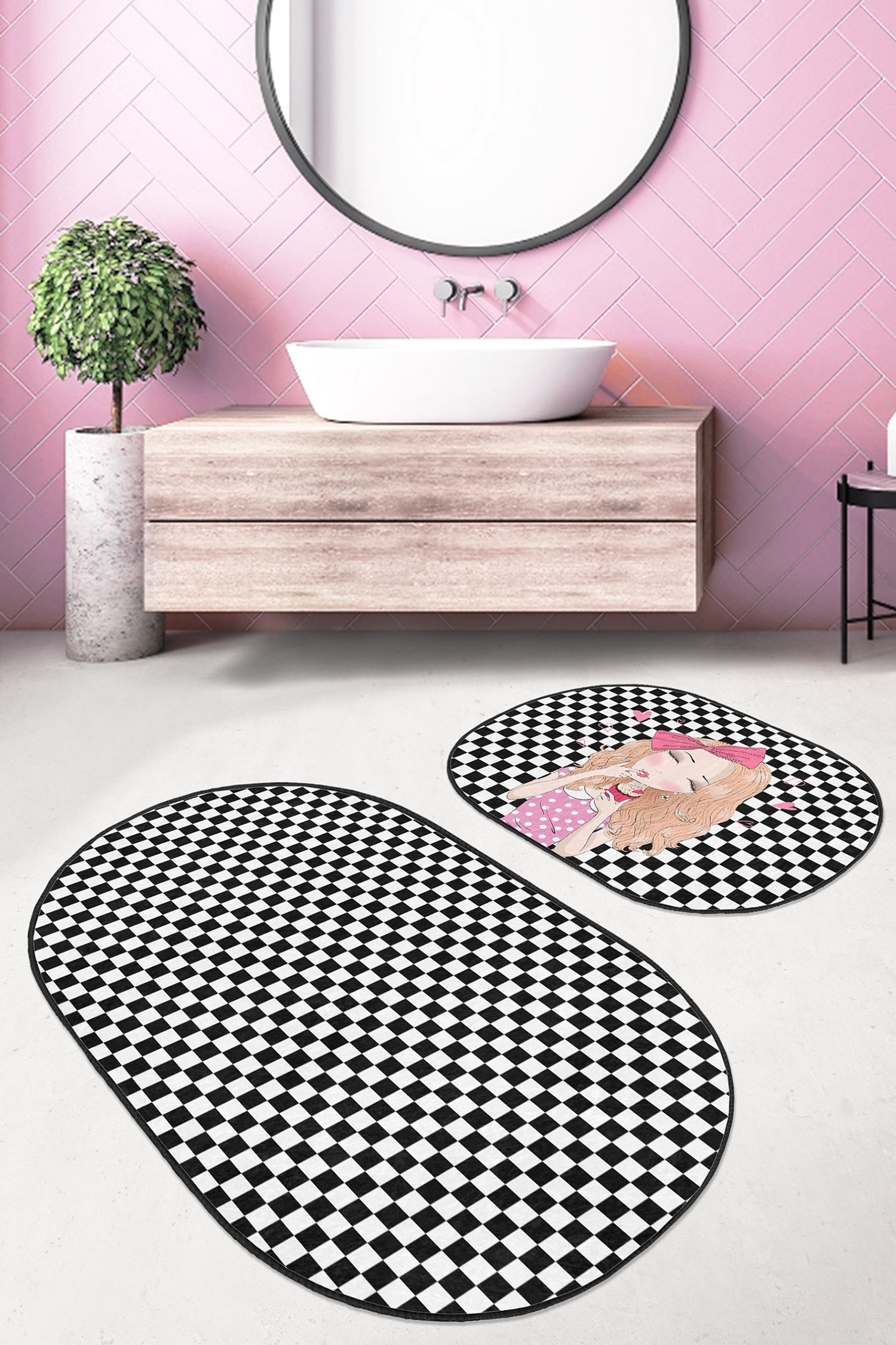 Girls' Bathroom Décor: Checkered Pattern Bath Mats
