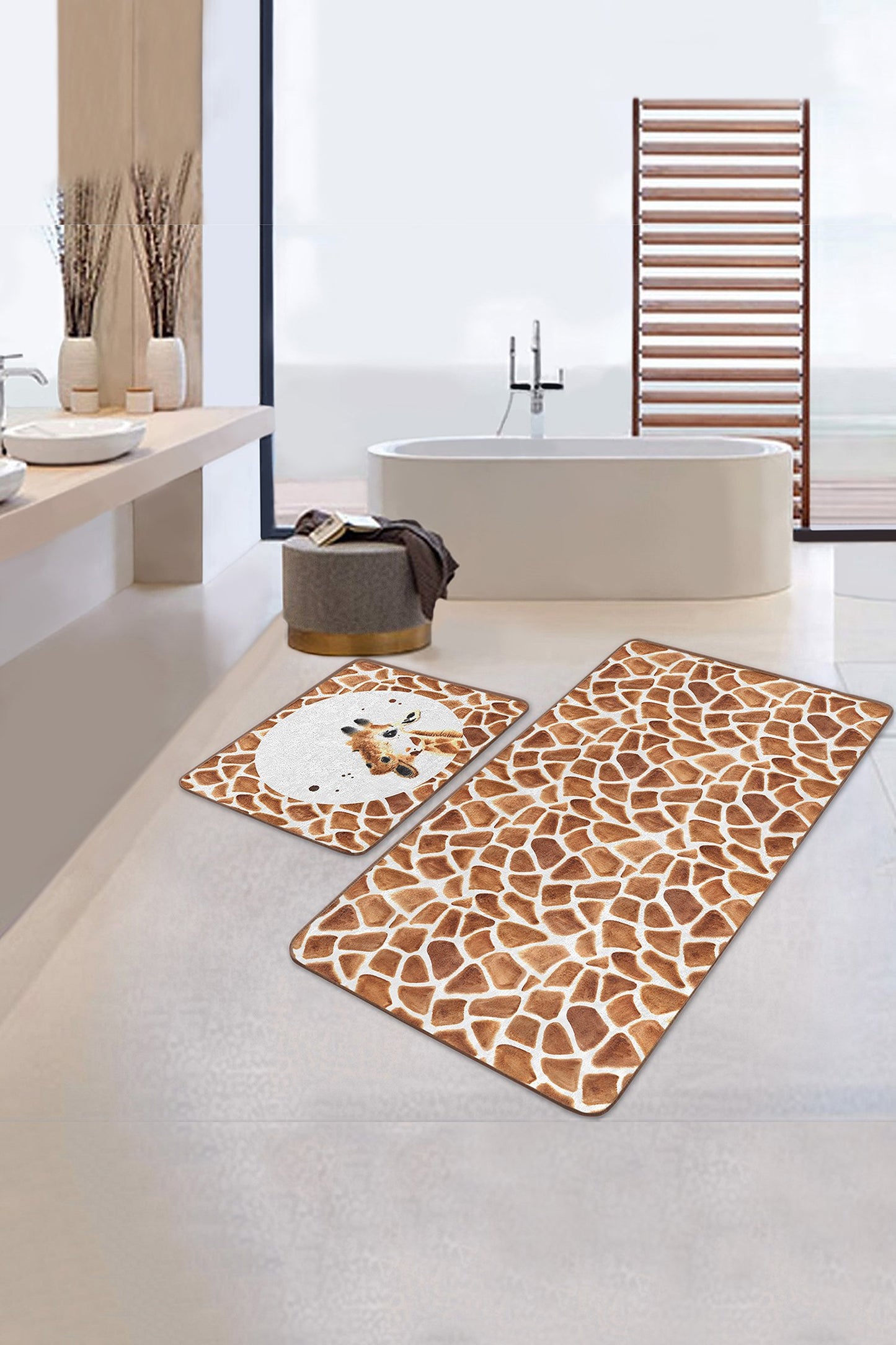 Giraffe Pattern Bath Mat Set - Front View