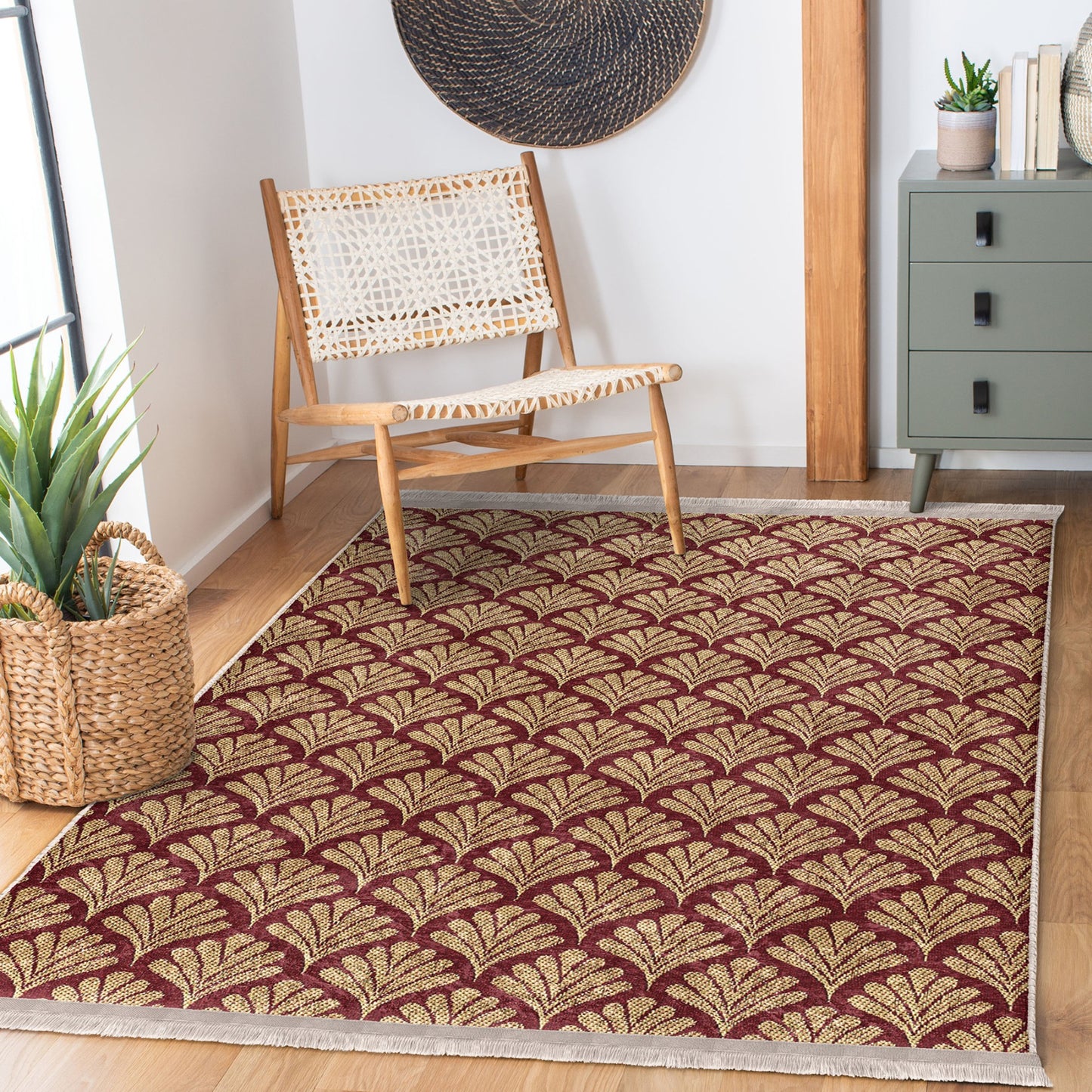 High-Quality Leaf Pattern and Gold Motif Rug for Exquisite Decor