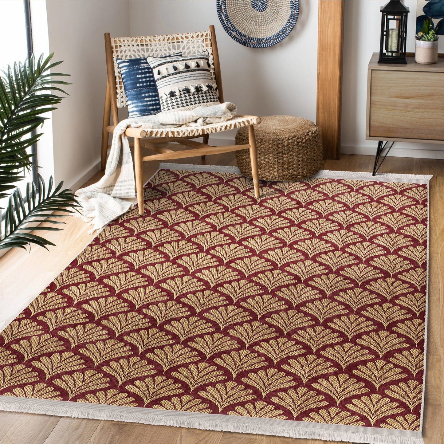 Luxurious Rug with Elegant Leaf Pattern and Gold Motif