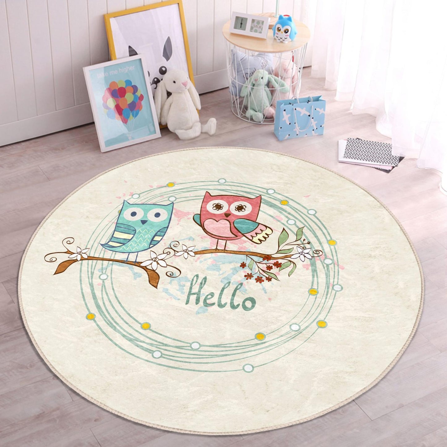 Kids rug featuring owls on the tree for a whimsical touch.