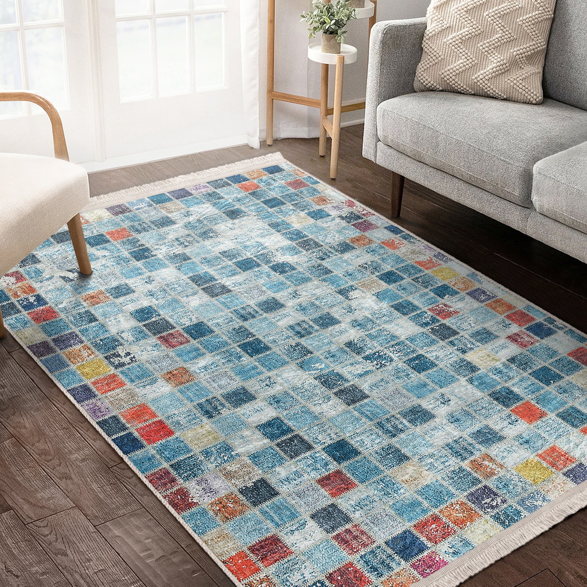 Vintage-Inspired Decorative Rug with Country Charm