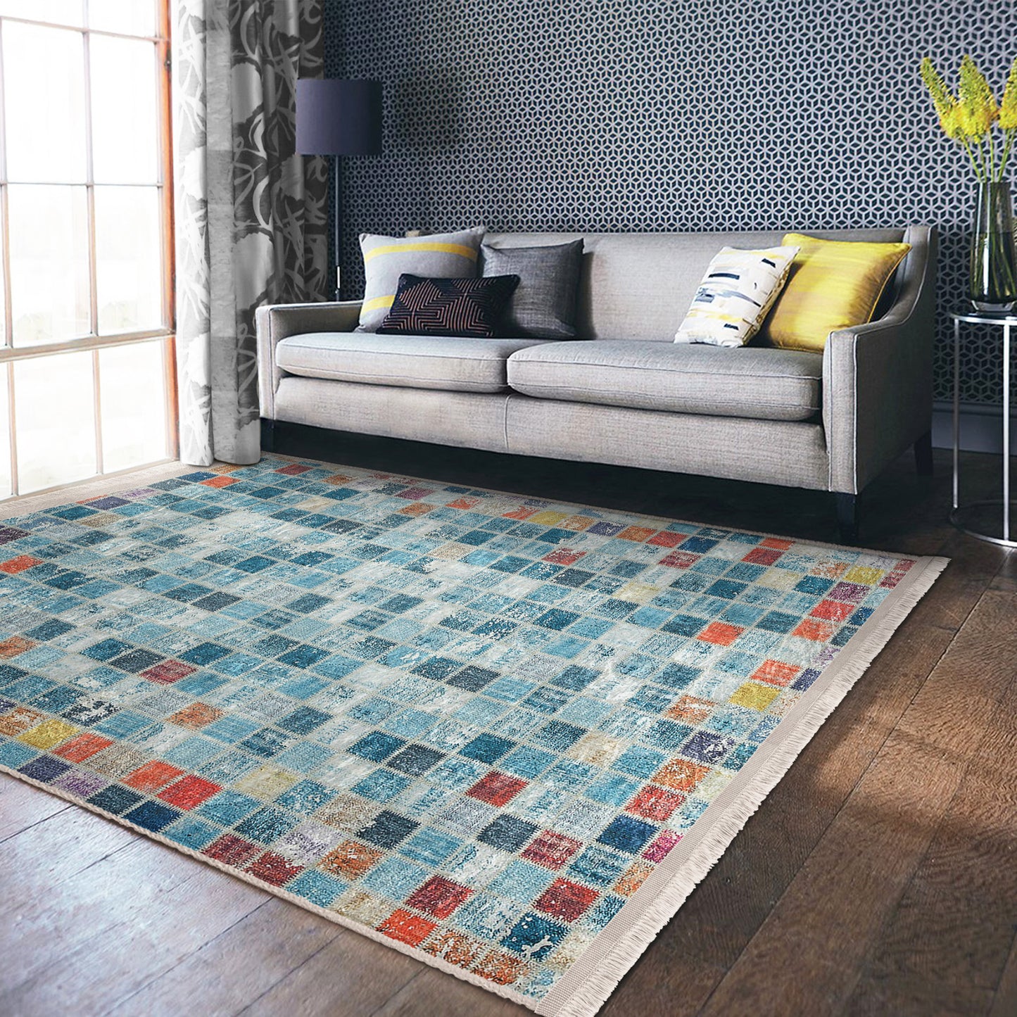 Vintage-inspired Farmhouse Rug with Checkered Design