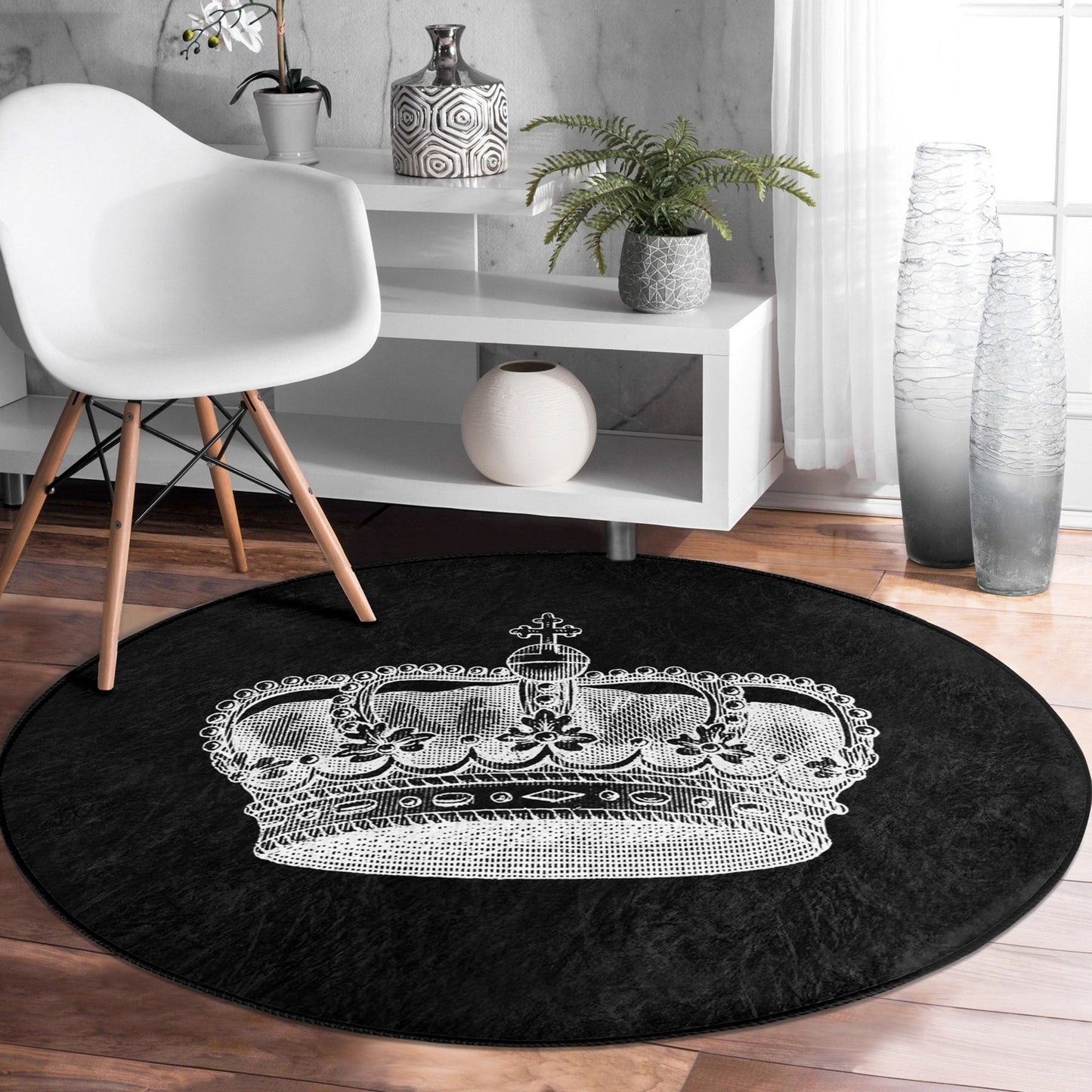 Regal Queen Crown Pattern Decorative Rug - Luxurious Design