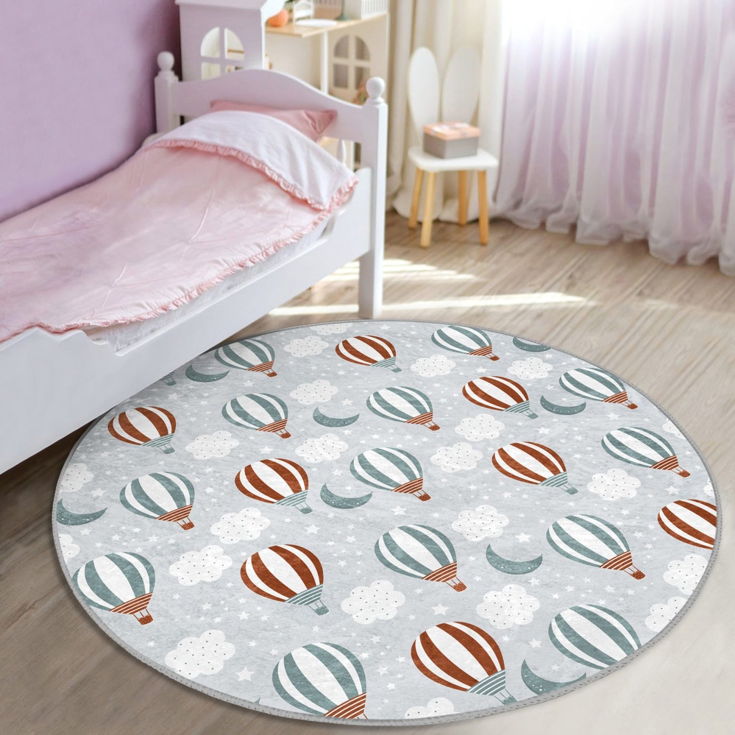 Durable Rug with Flying Balloons Design
